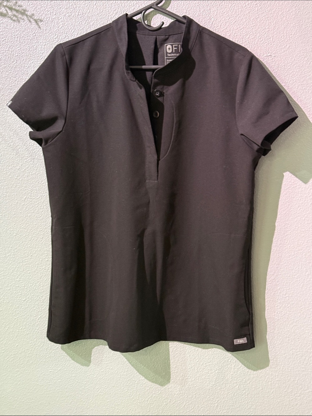 Figs Black Short Sleeve Mock-Neck Scrub Top size M. In like new condition.